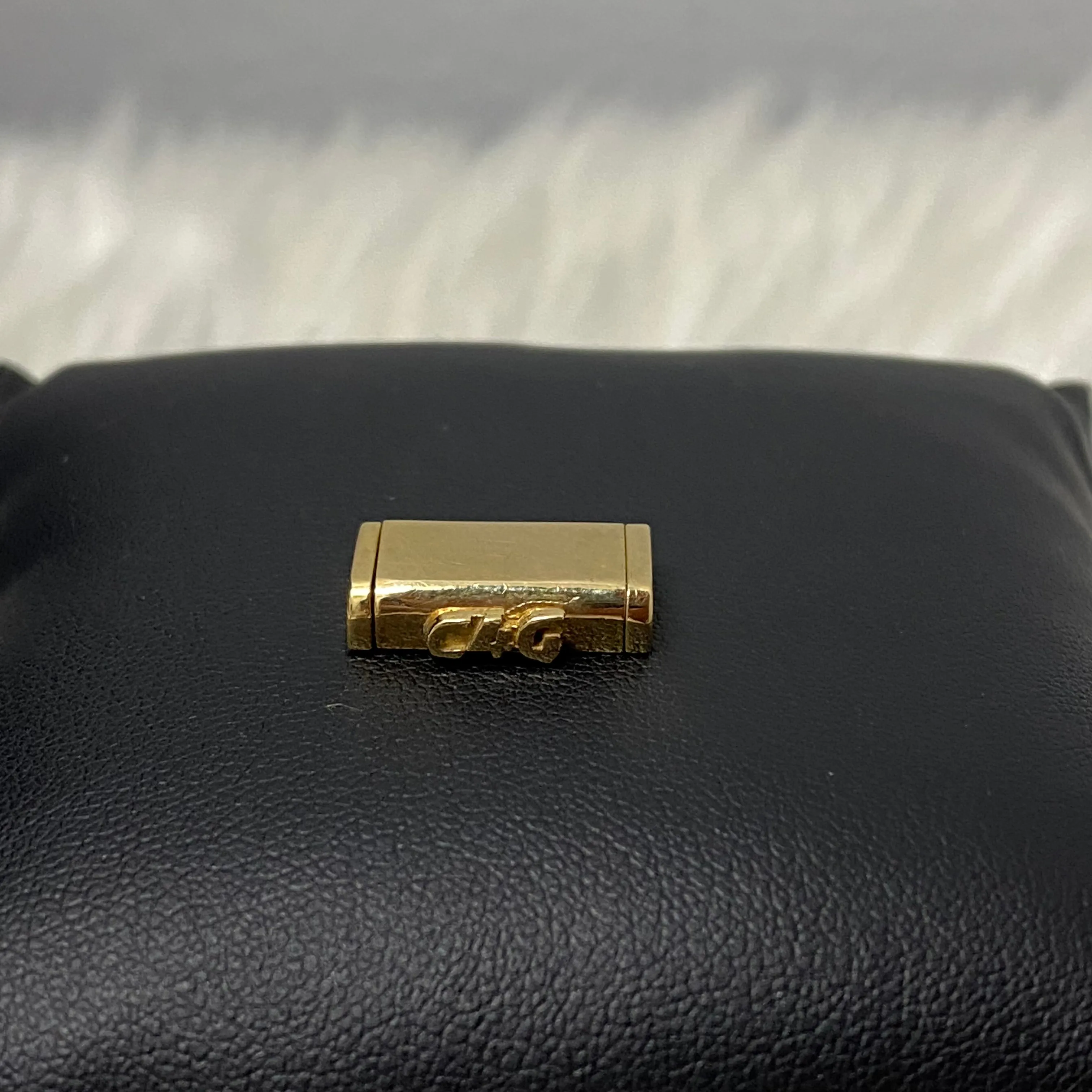 10K Yellow Gold Plain Sleek Lock / 3.7gr / 9mm