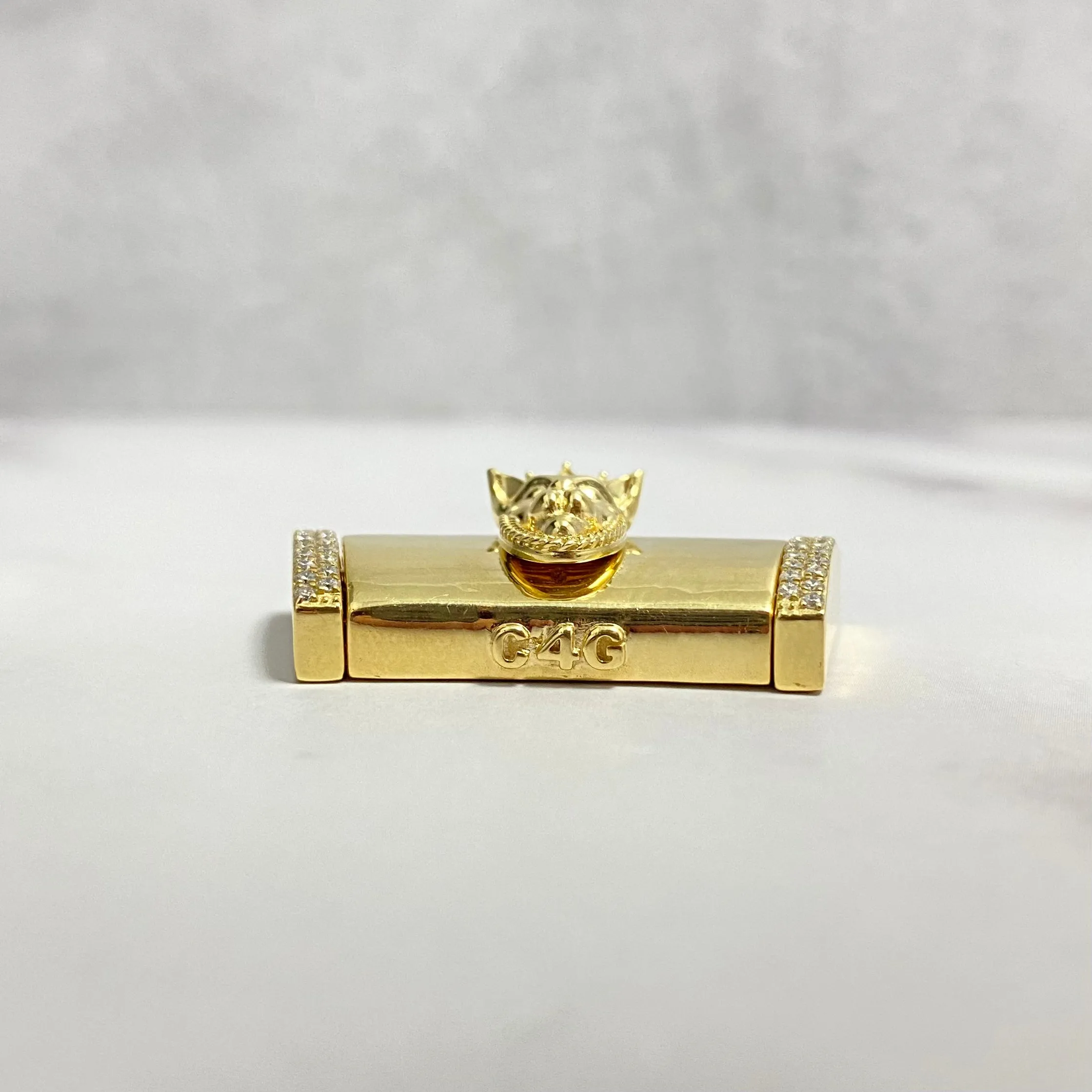 14K Yellow Gold Diamond On The Size Sleek Lock With Panther / 24.3gr / 17mm / 1.3in