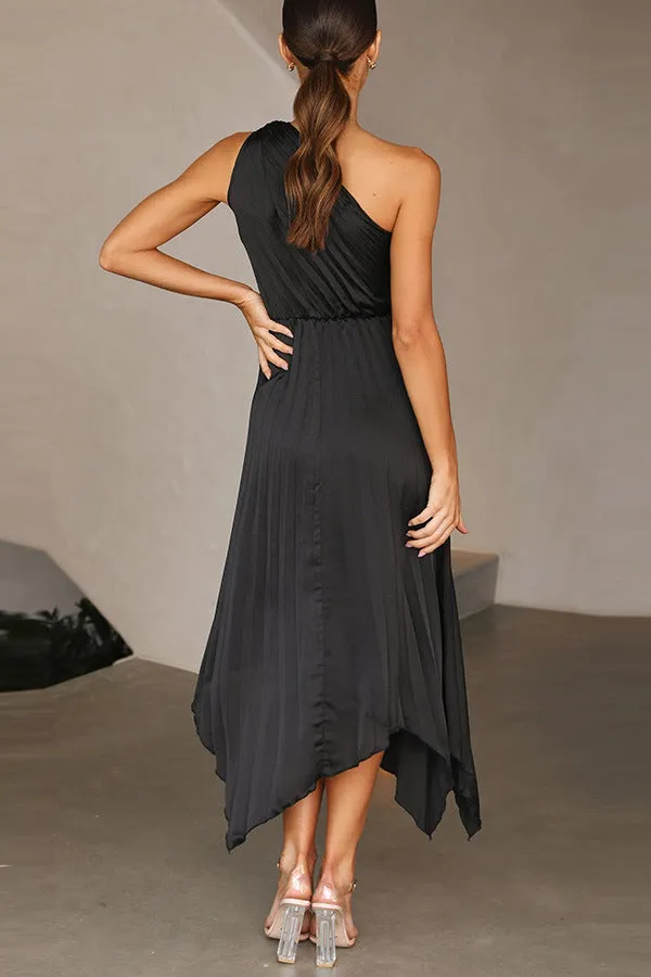 Elegant Solid Color Pleated Midi Dress