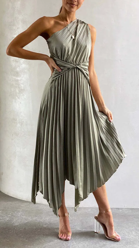 Elegant Solid Color Pleated Midi Dress