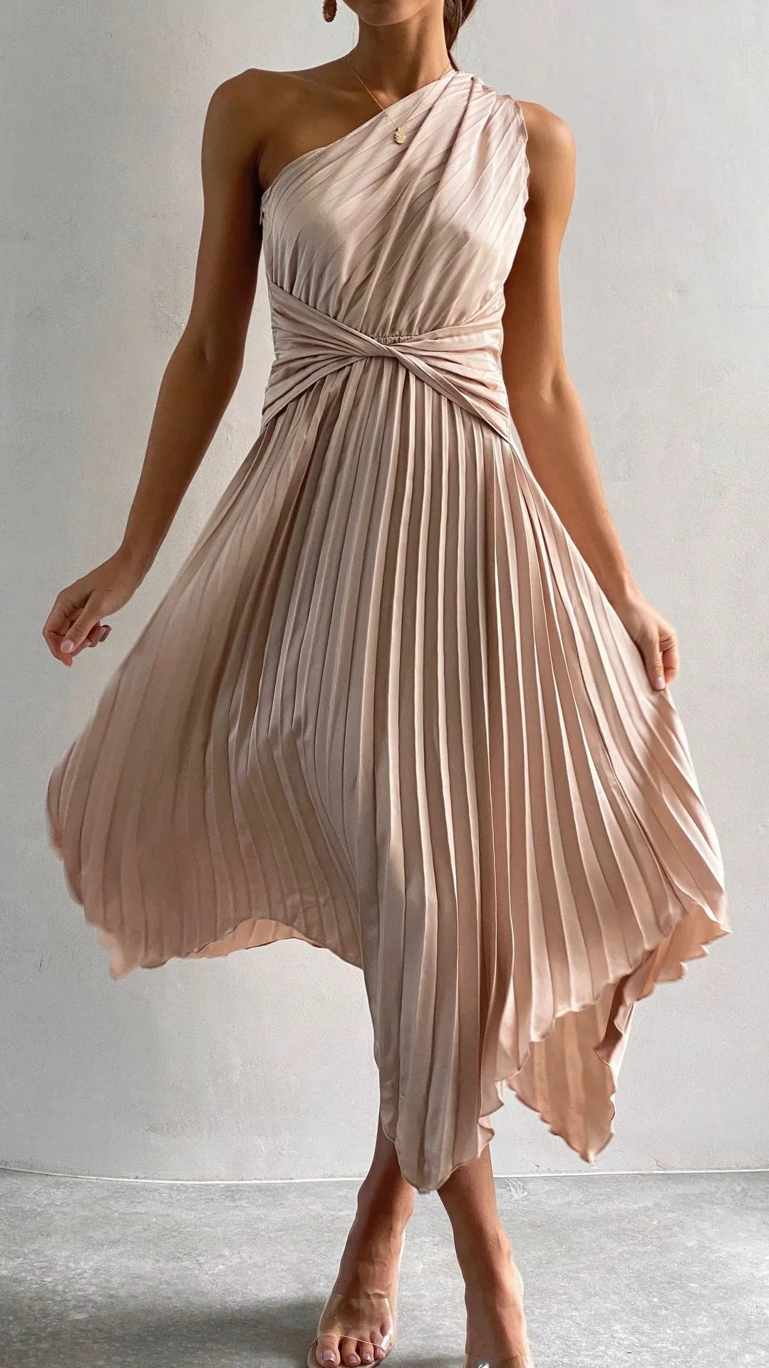 Elegant Solid Color Pleated Midi Dress