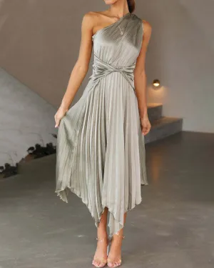 Elegant Solid Color Pleated Midi Dress