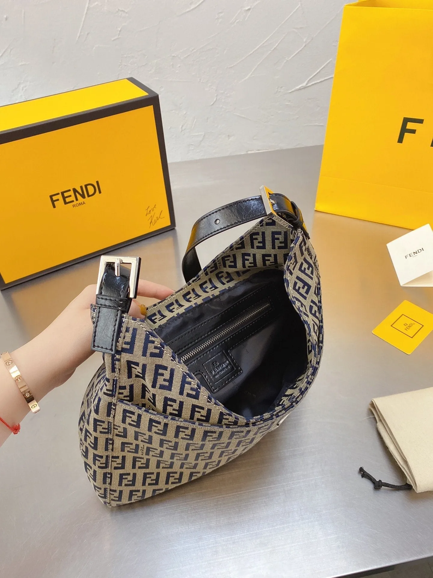 EN   Designer bags by Fendi 231