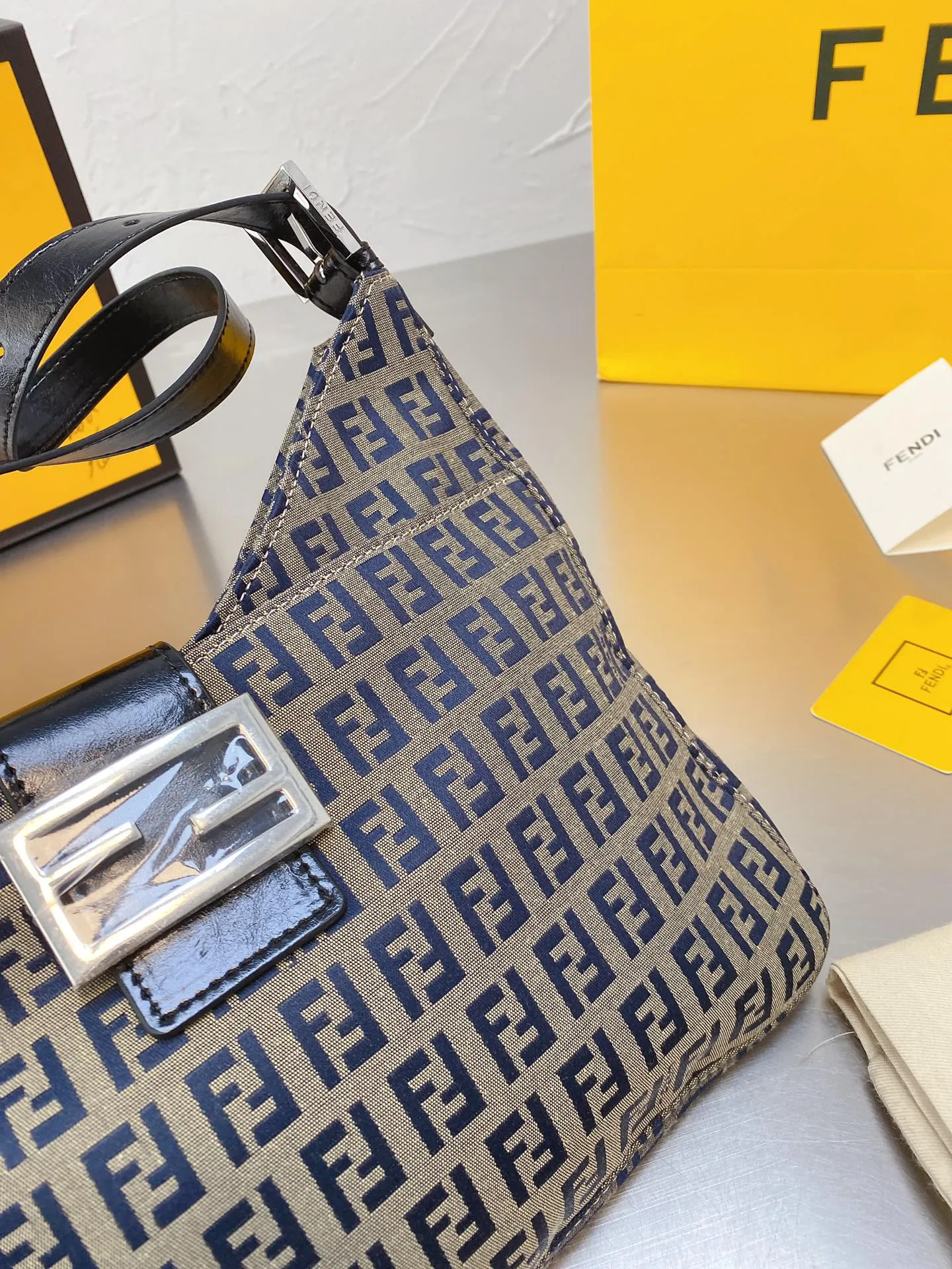 EN   Designer bags by Fendi 231