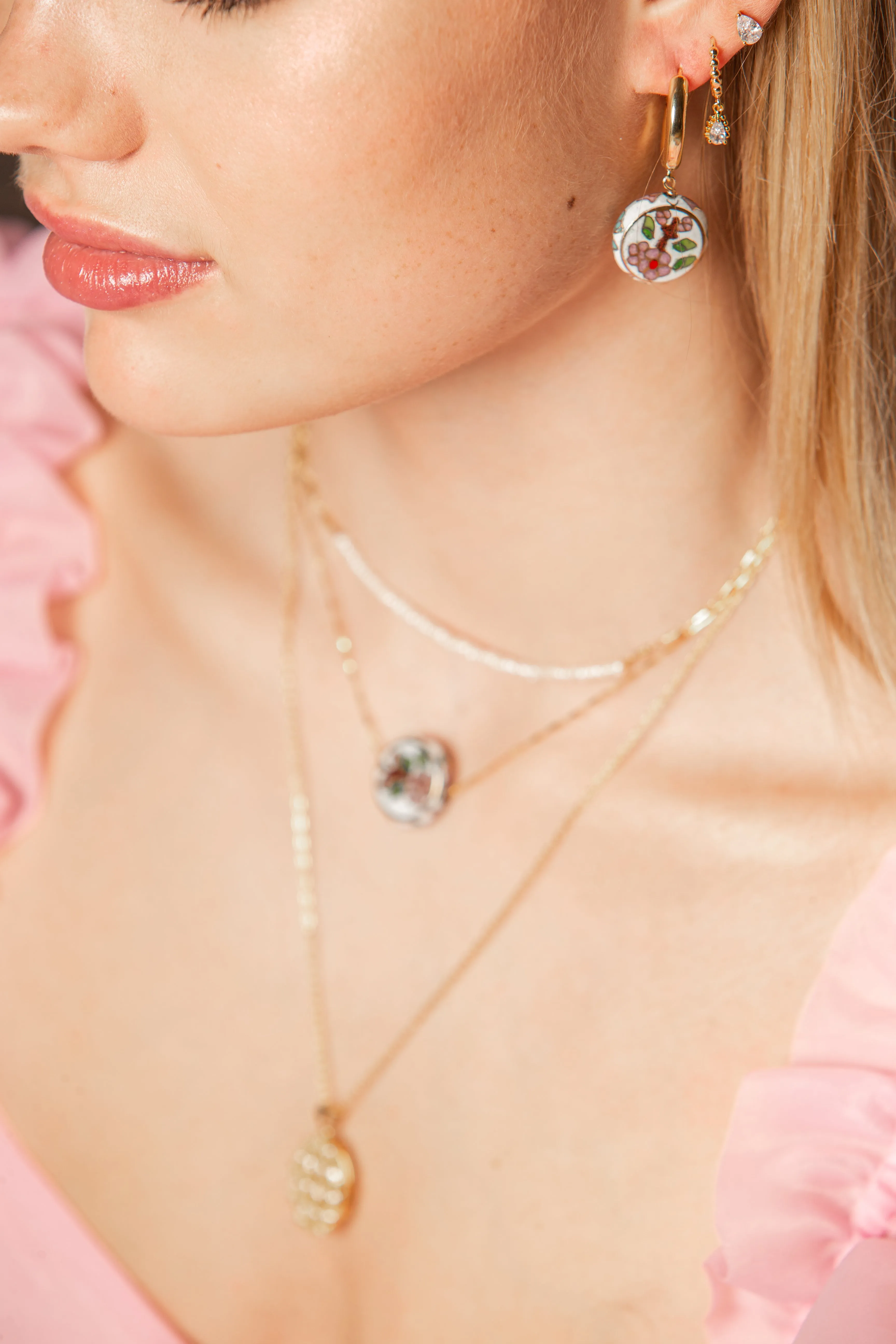 Fleur Solange Huggie Earring - Blanc