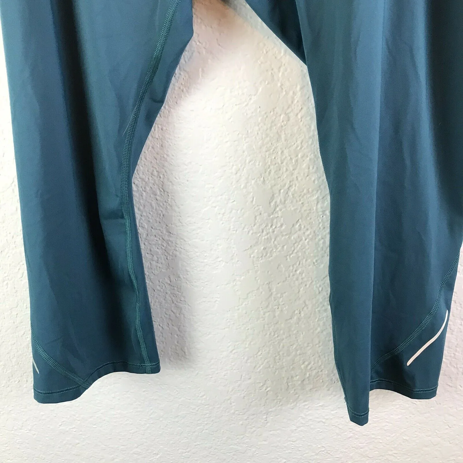 High Rise Sleek Run Capri Leggings
