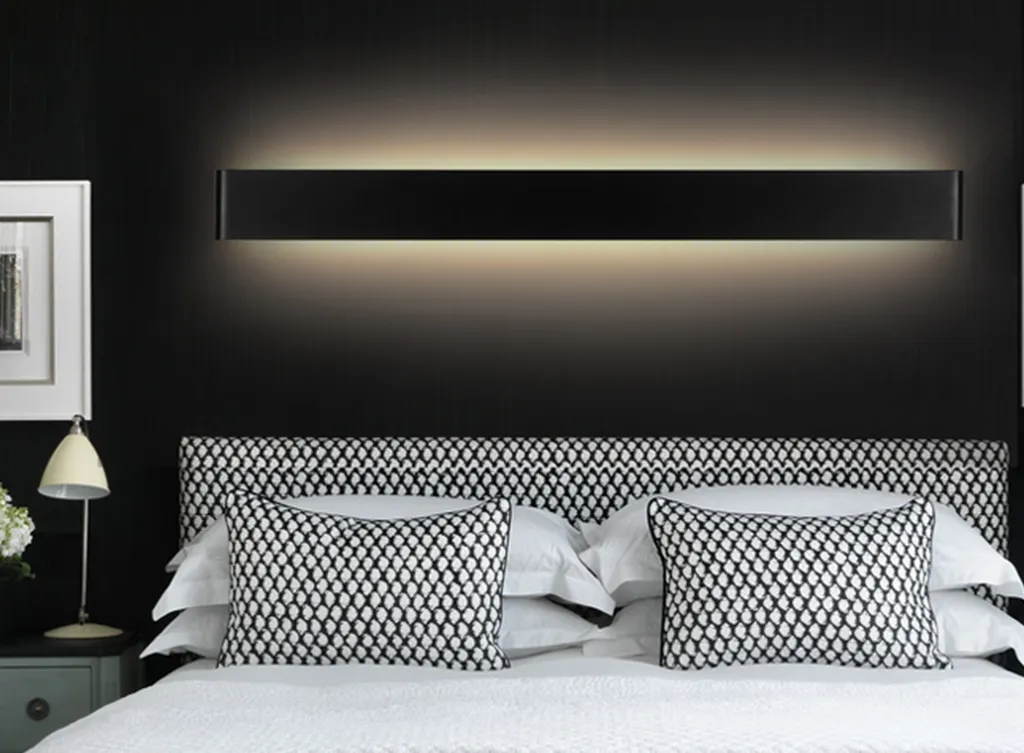 Orestes Contemporary Chic Sleek Wall Lamp