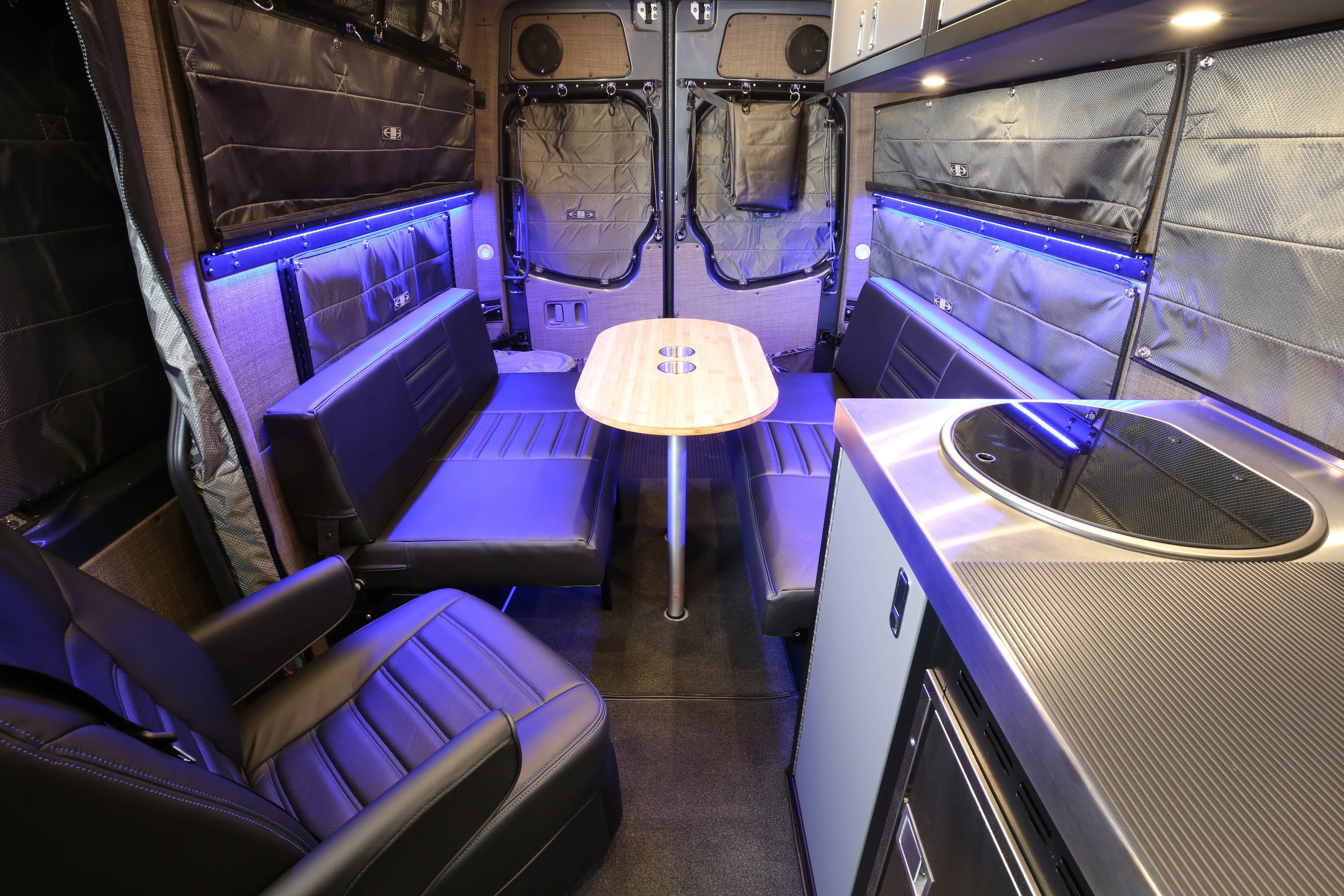 RB Touring Van CB - 144" 4x4