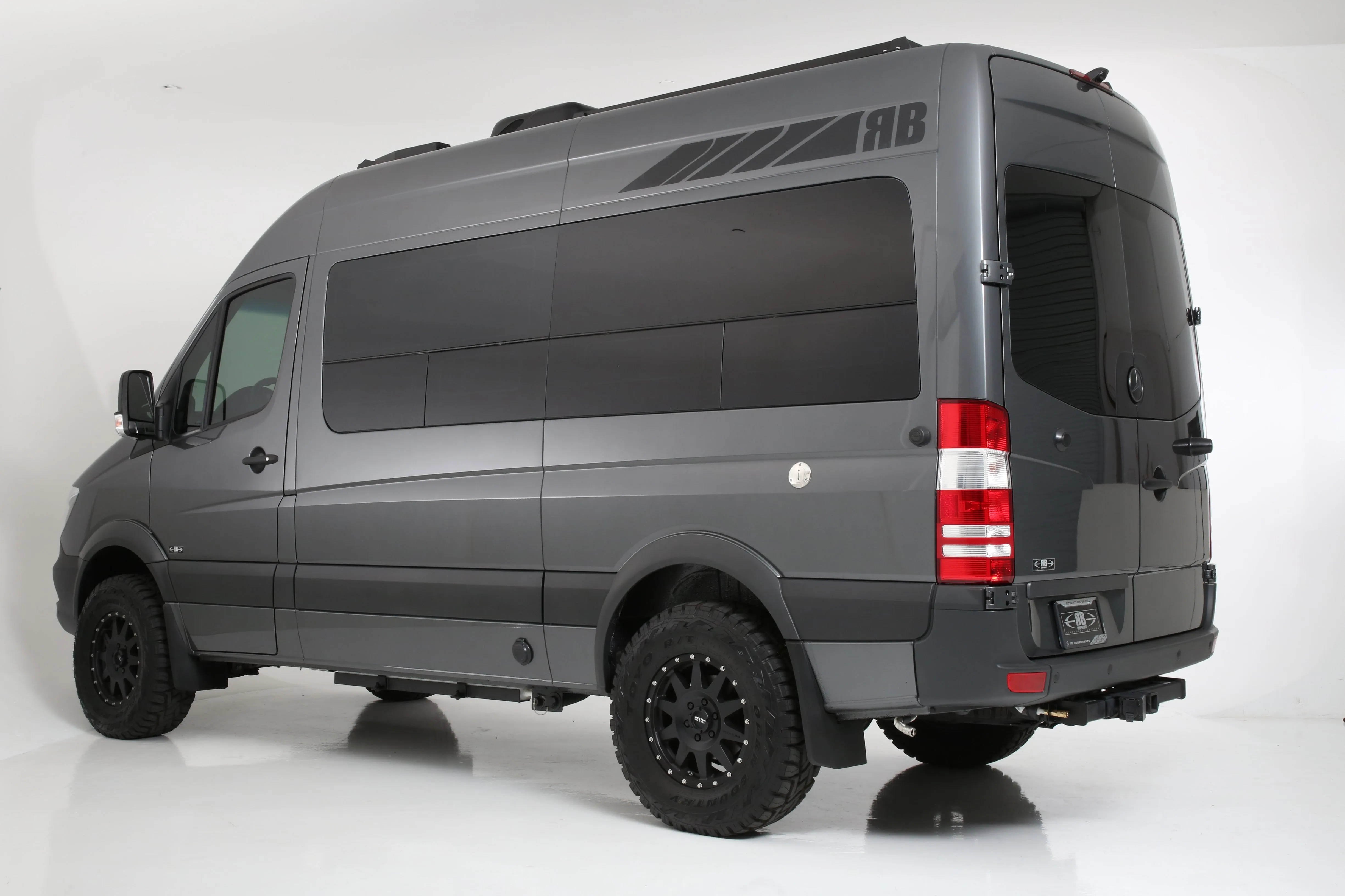 RB Touring Van CB - 144" 4x4