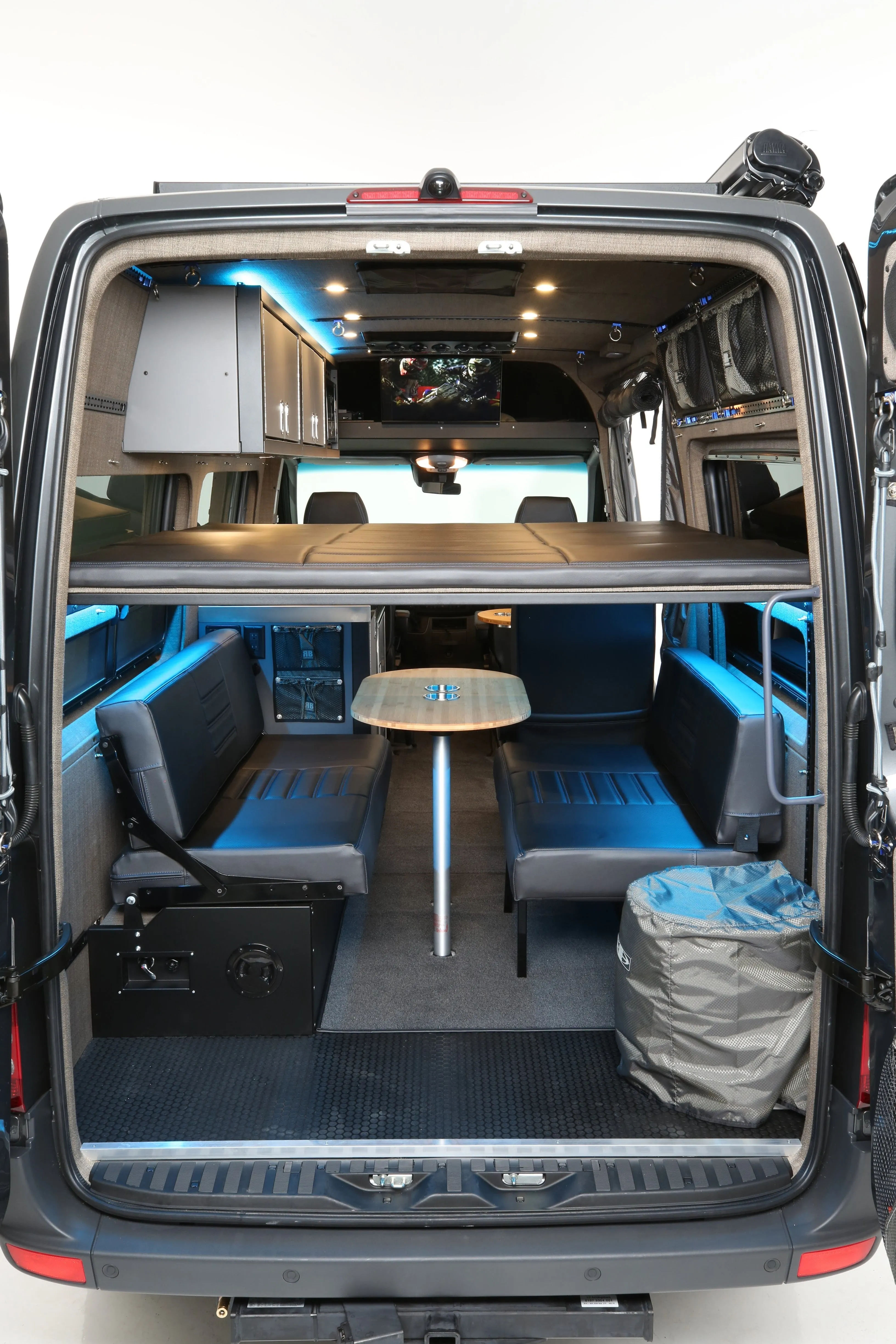 RB Touring Van CB - 144" 4x4