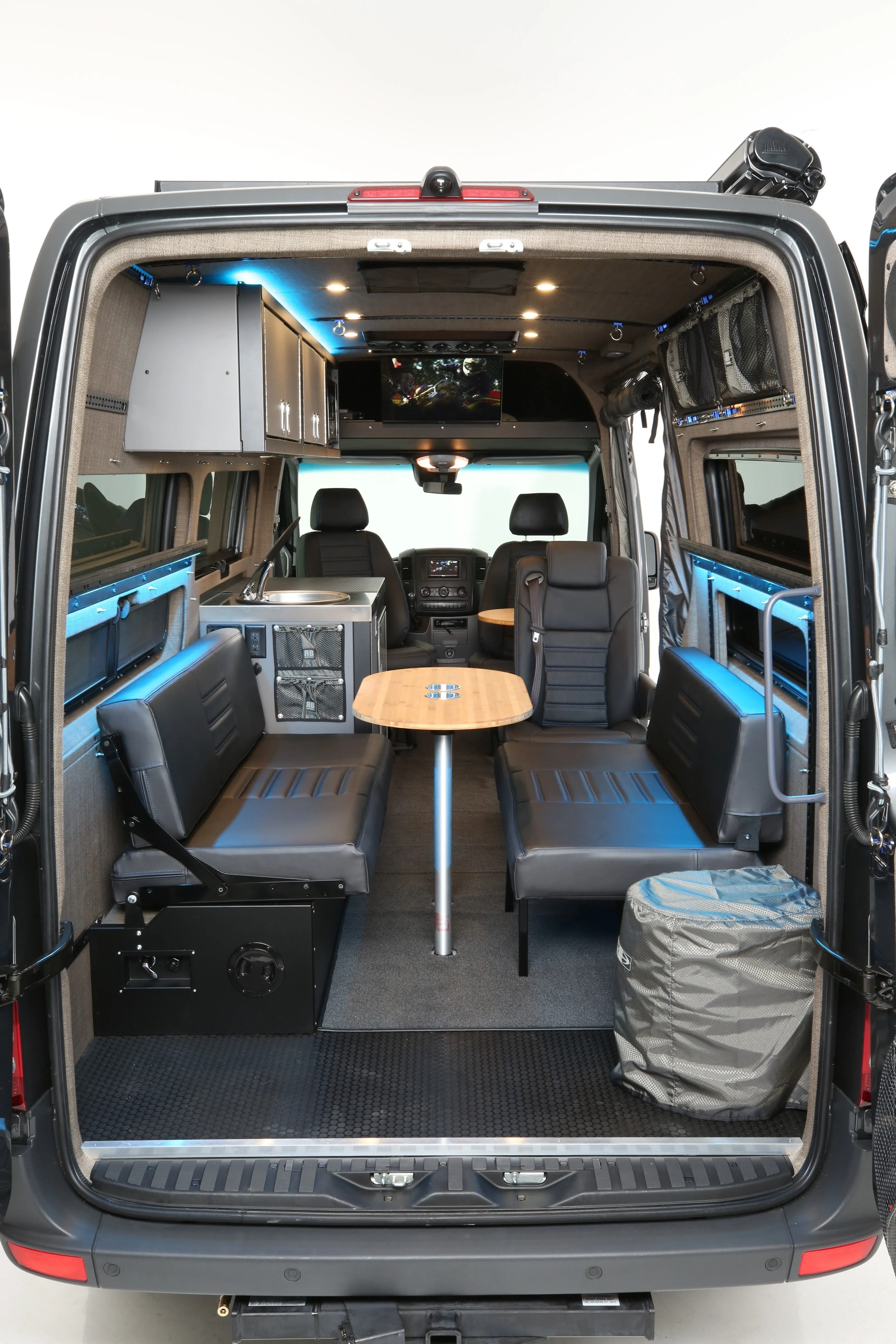RB Touring Van CB - 144" 4x4