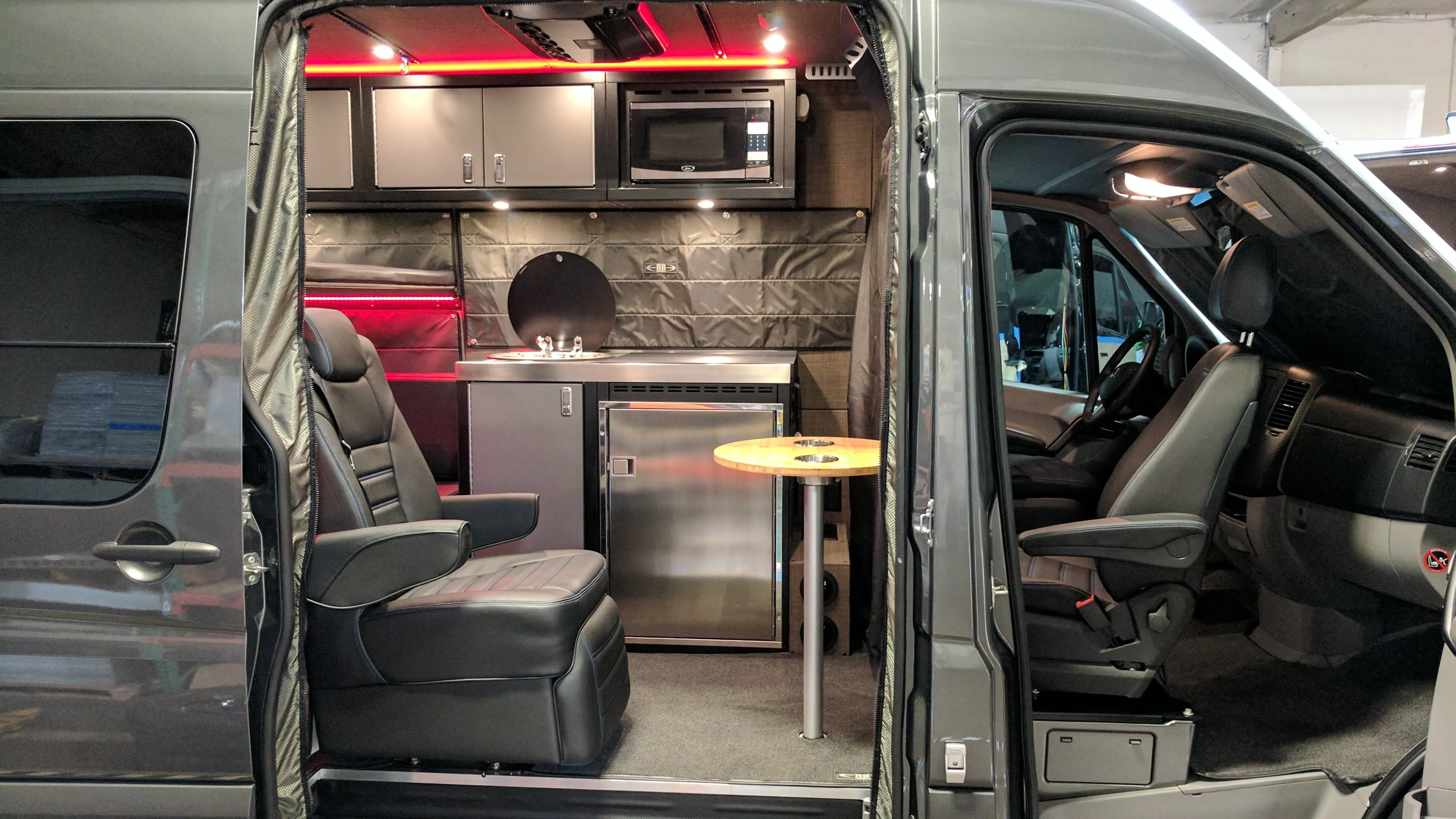 RB Touring Van CB - 144" 4x4