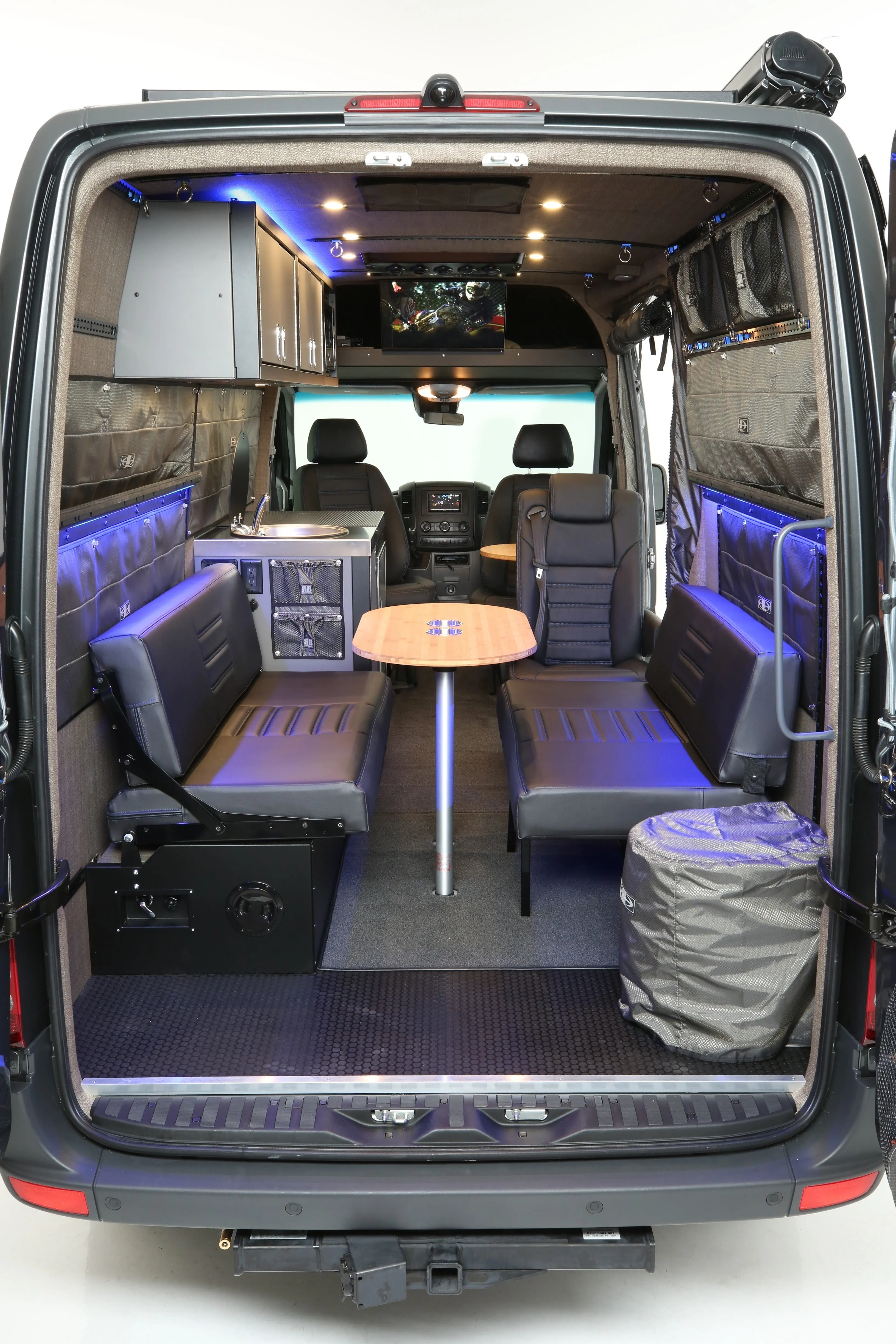 RB Touring Van CB - 144" 4x4