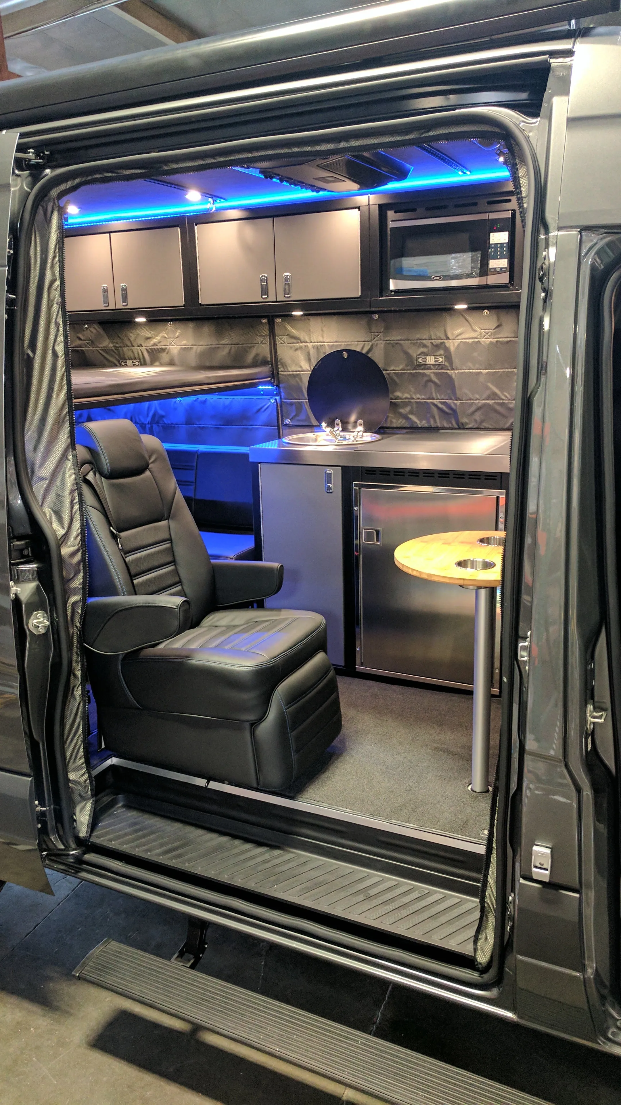 RB Touring Van CB - 144" 4x4