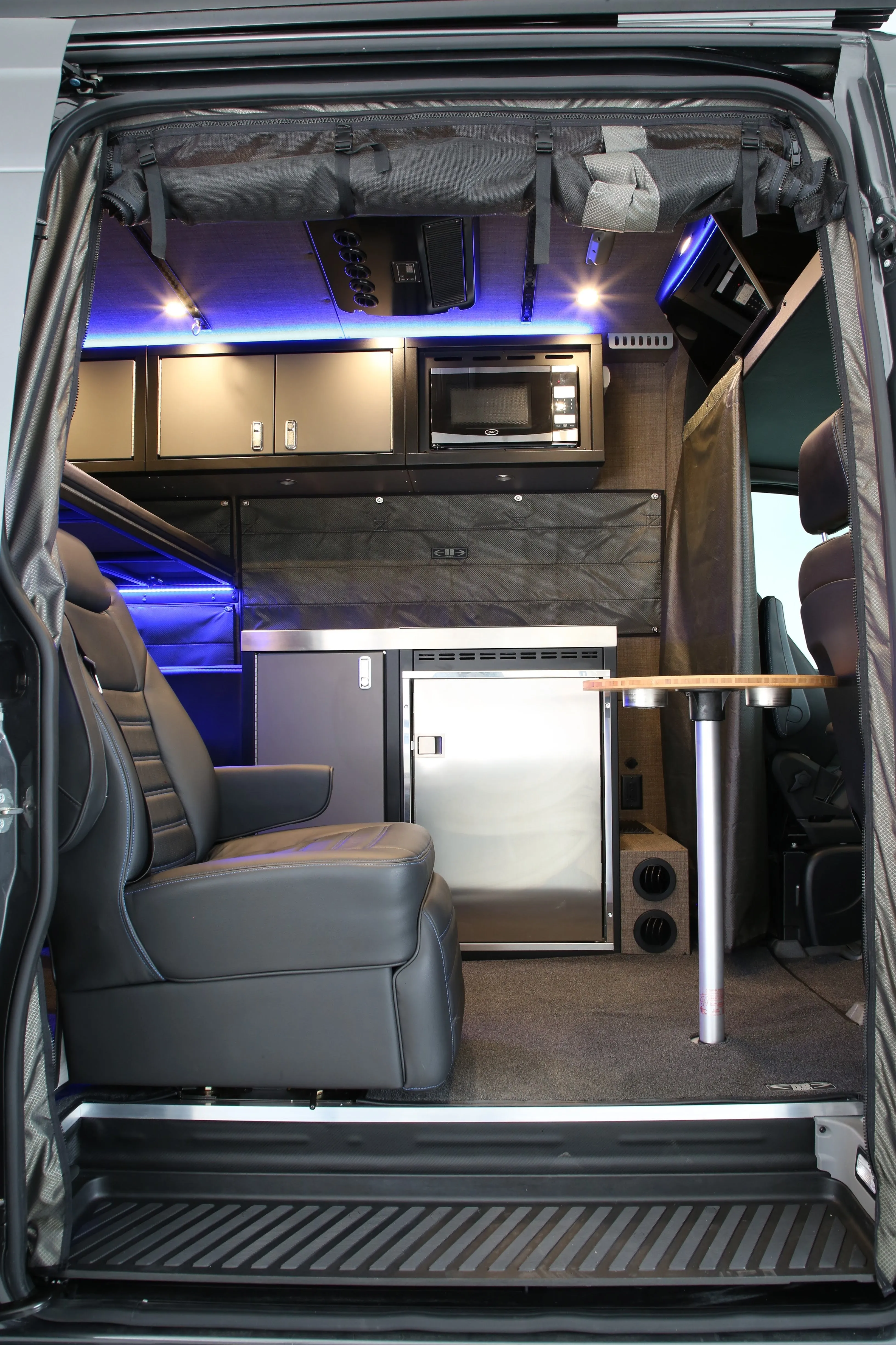 RB Touring Van CB - 144" 4x4