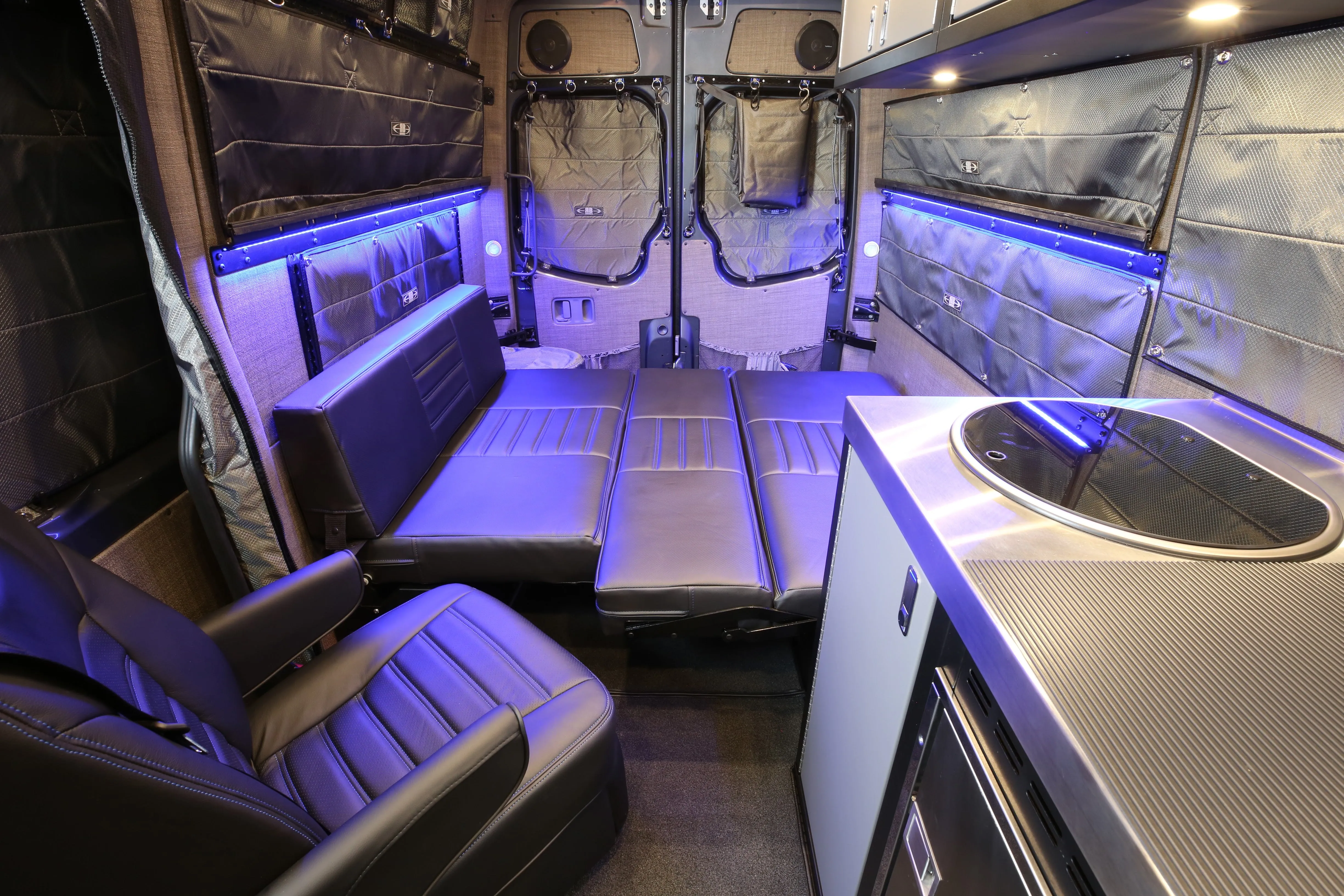 RB Touring Van CB - 144" 4x4