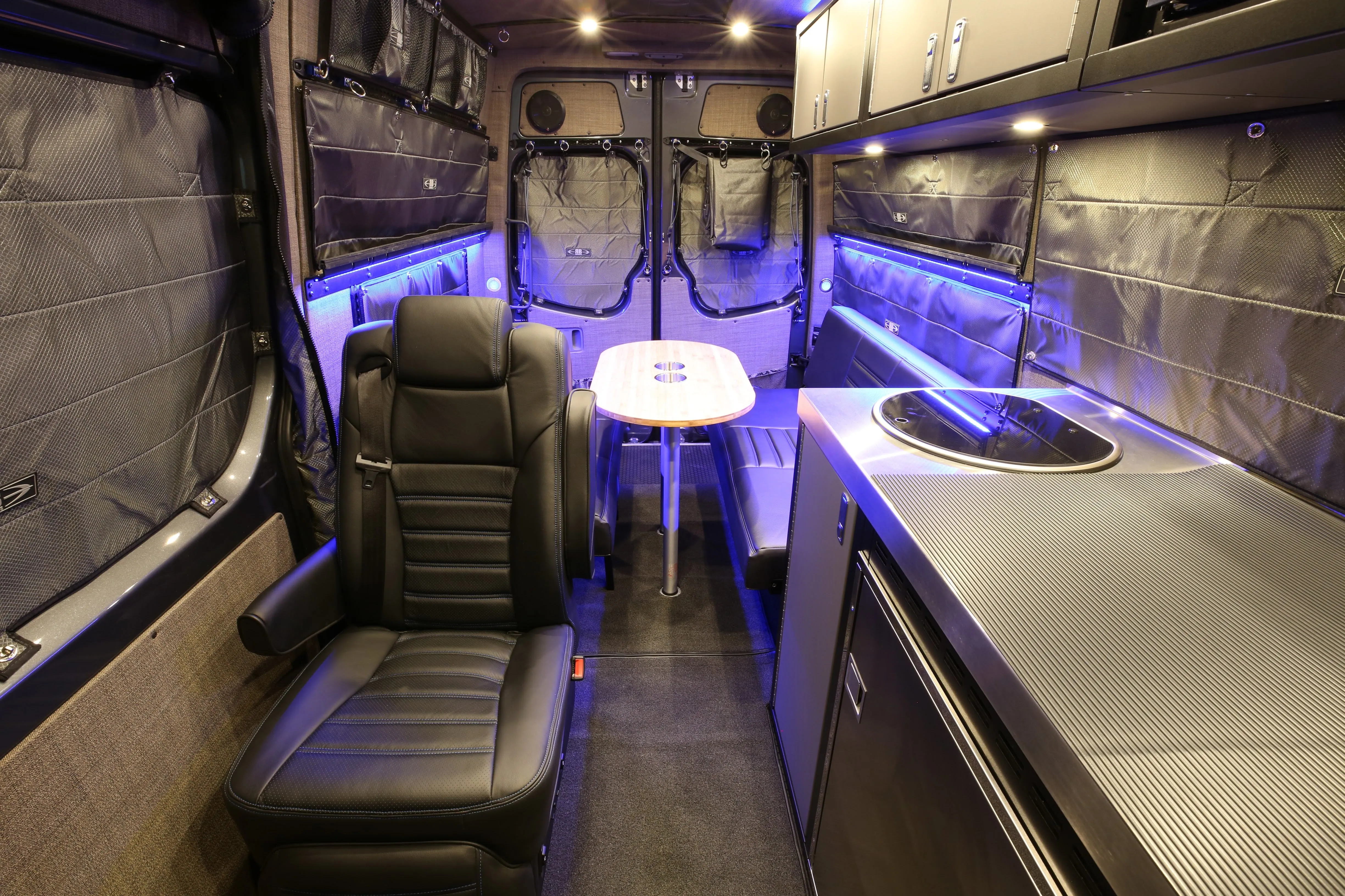 RB Touring Van CB - 144" 4x4