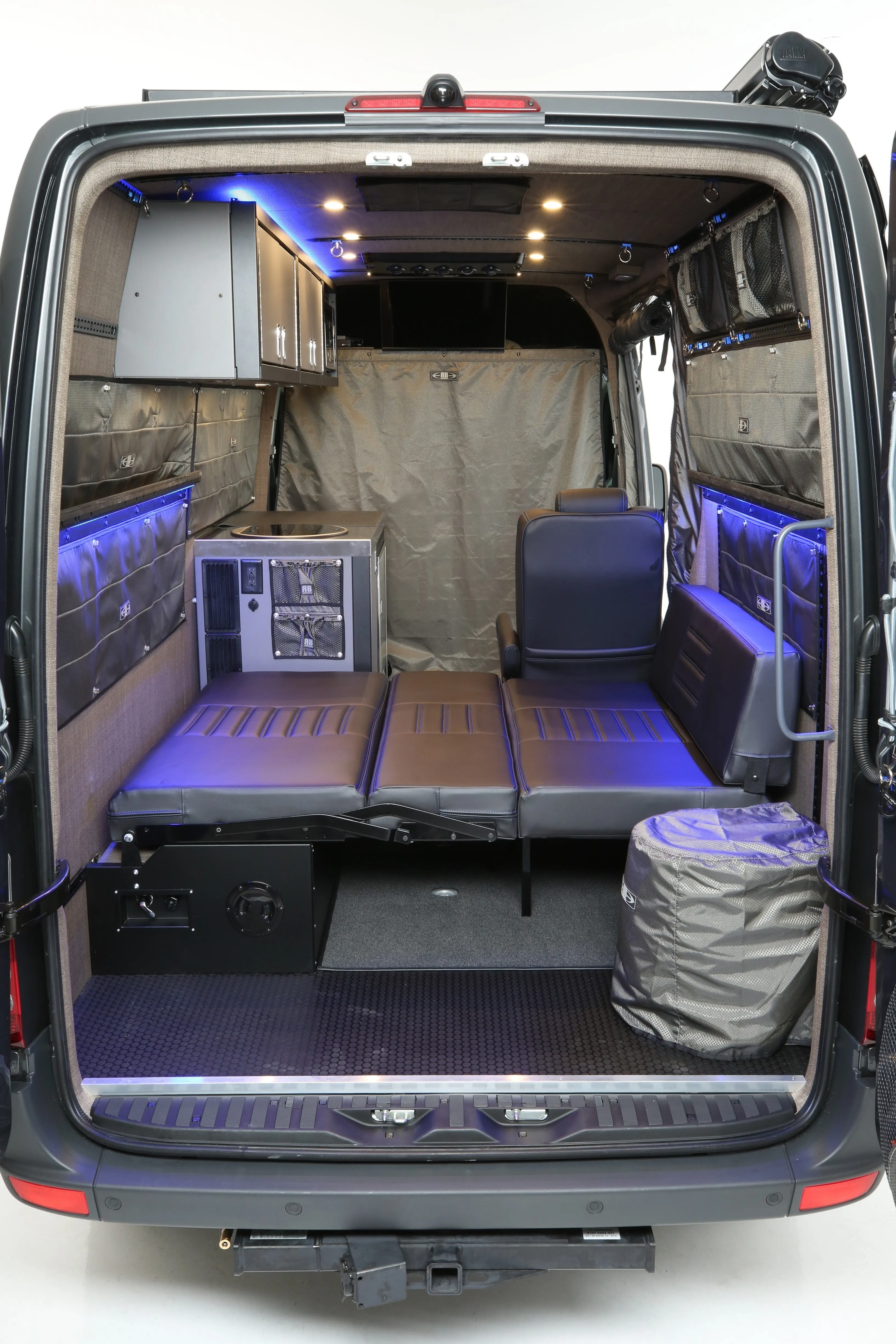 RB Touring Van CB - 144" 4x4