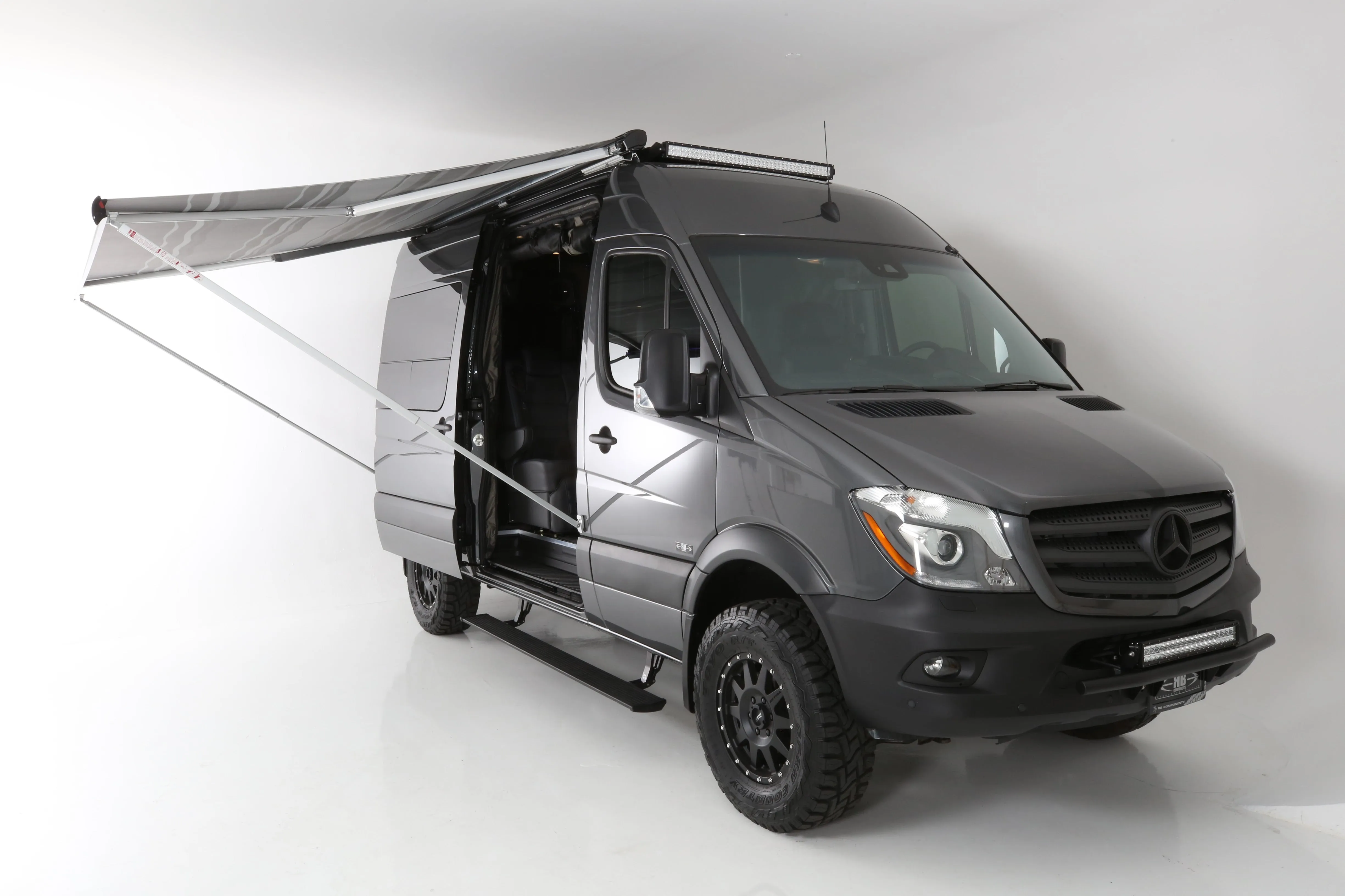 RB Touring Van CB - 144" 4x4