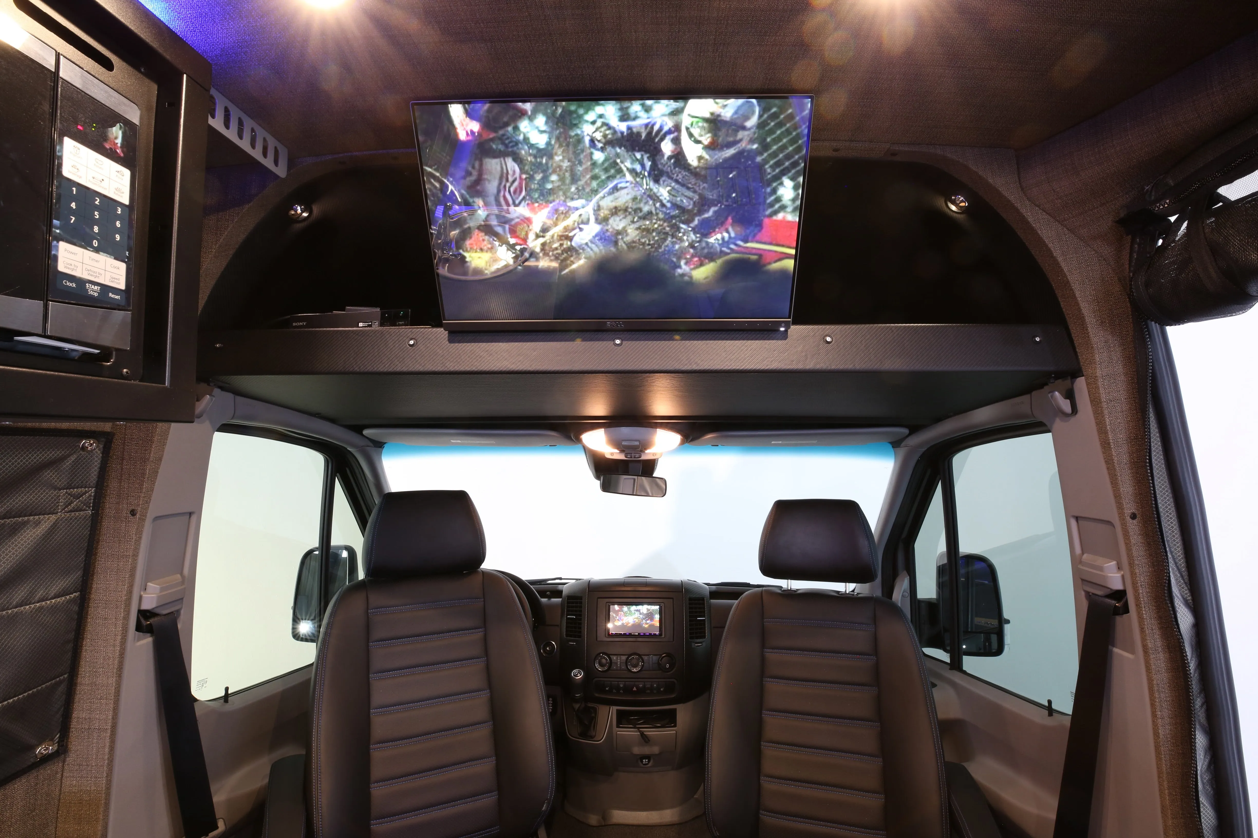 RB Touring Van CB - 144" 4x4