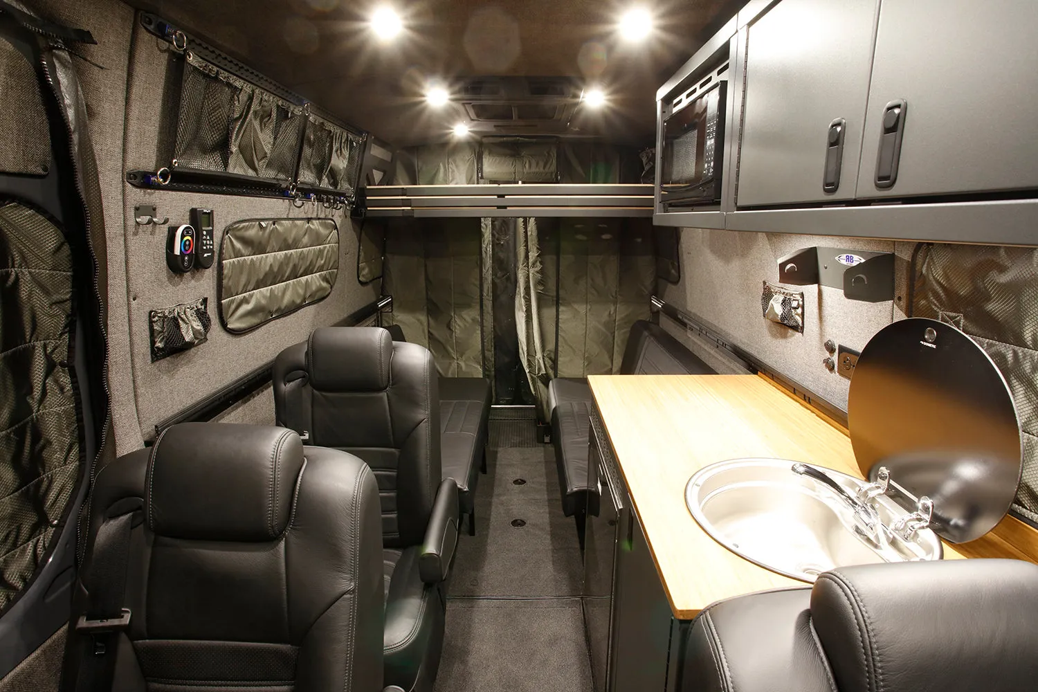 RB Touring Van HK - 170 3500 4x4
