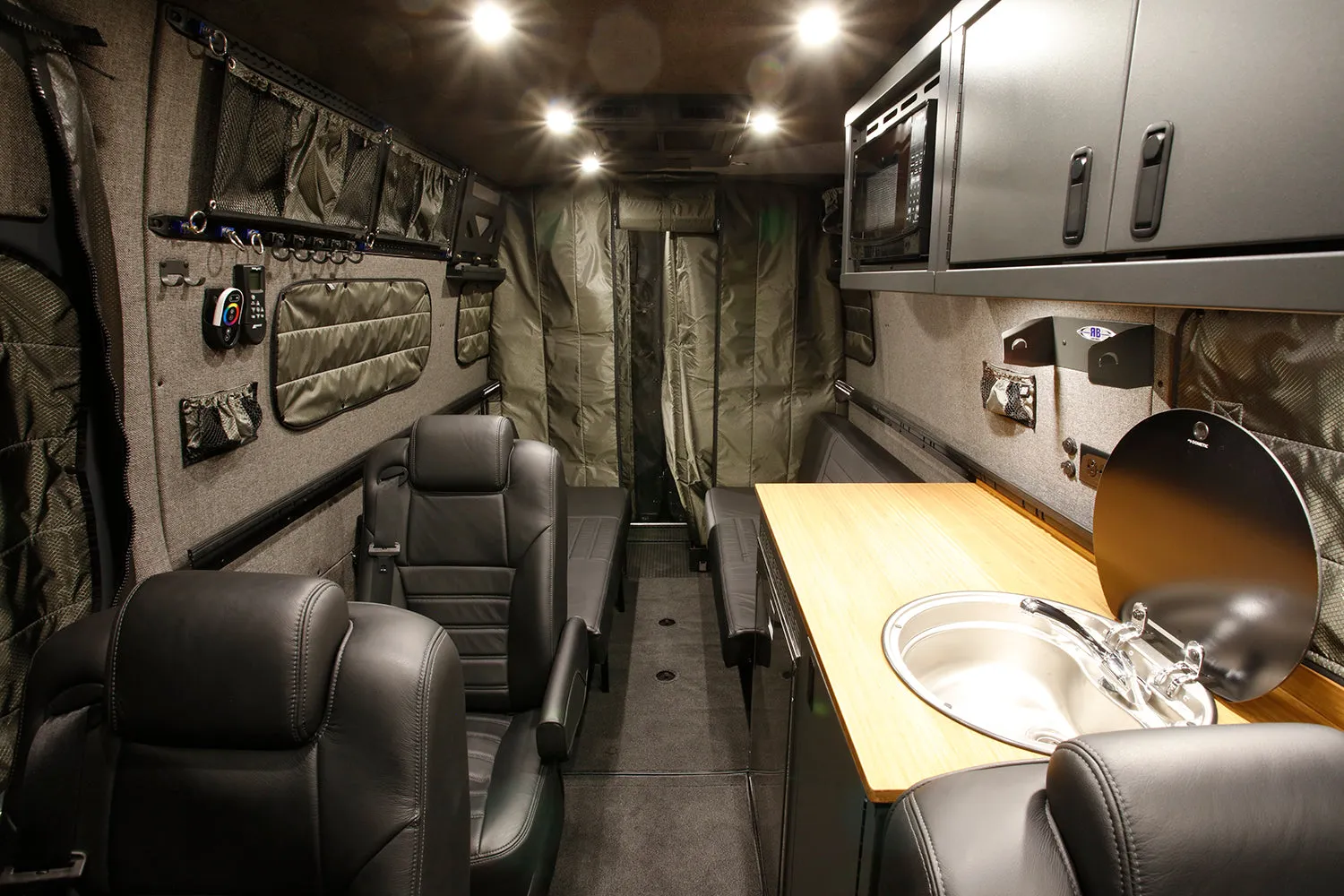 RB Touring Van HK - 170 3500 4x4