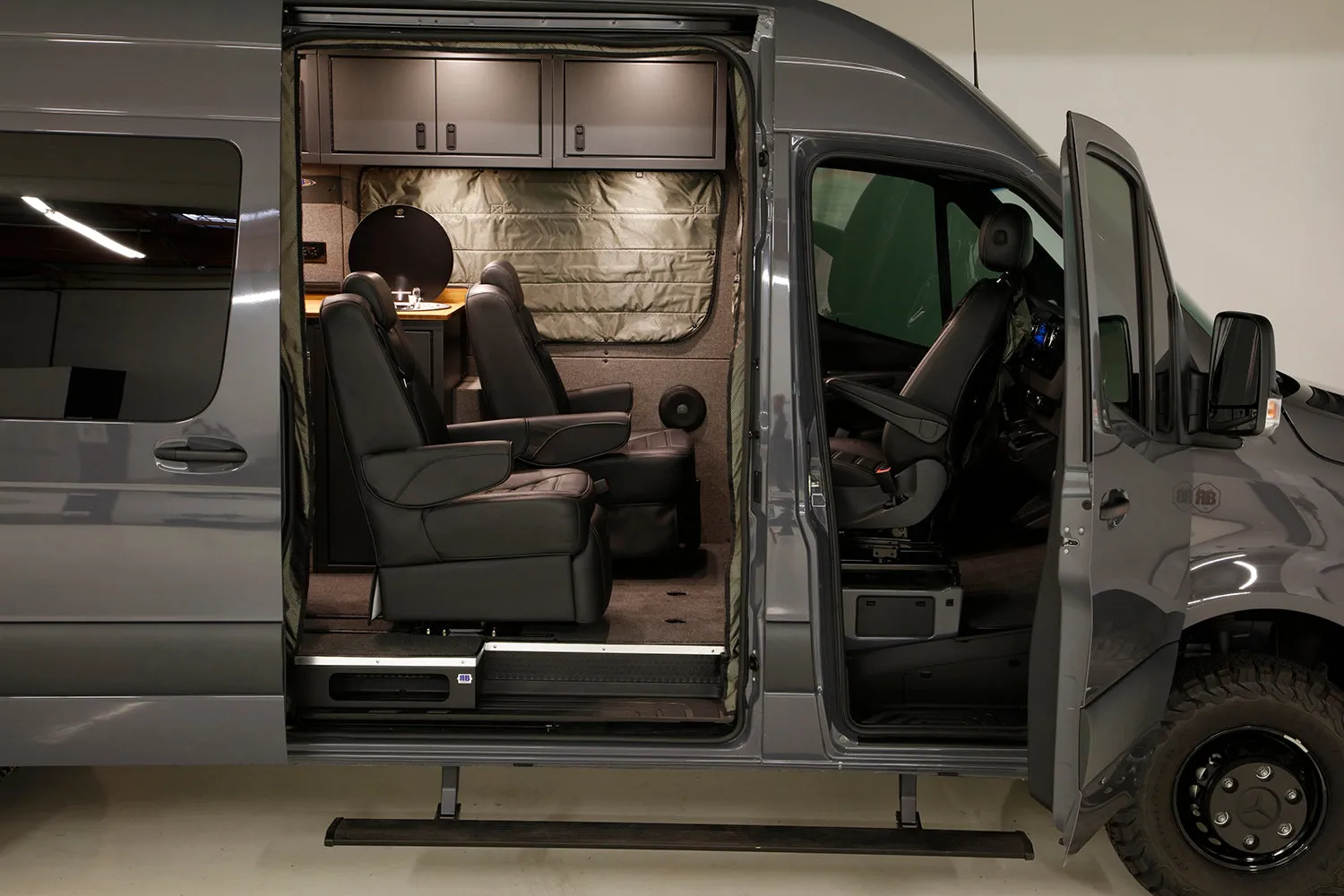 RB Touring Van HK - 170 3500 4x4