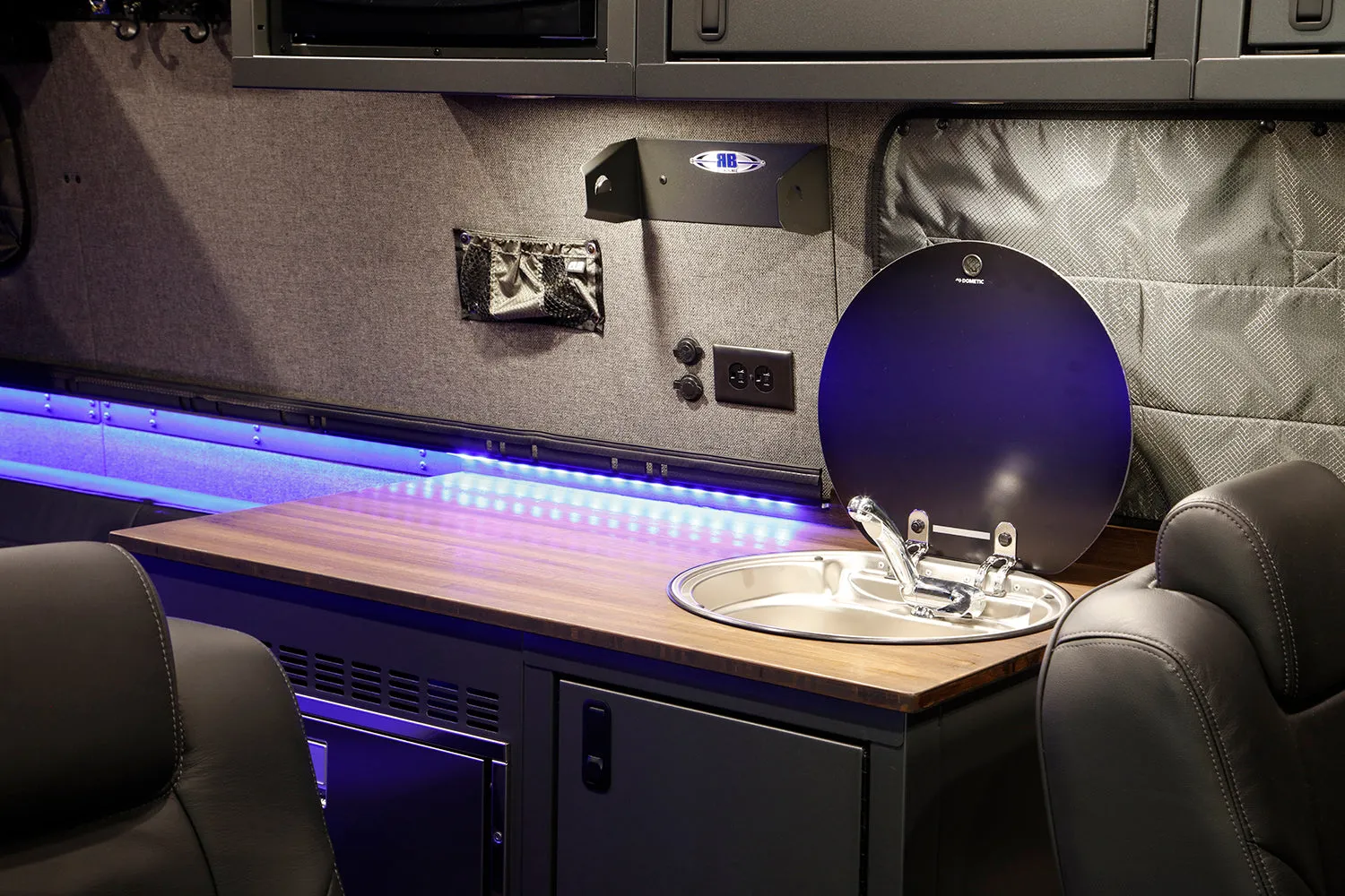 RB Touring Van NW - 170 4x4 3500