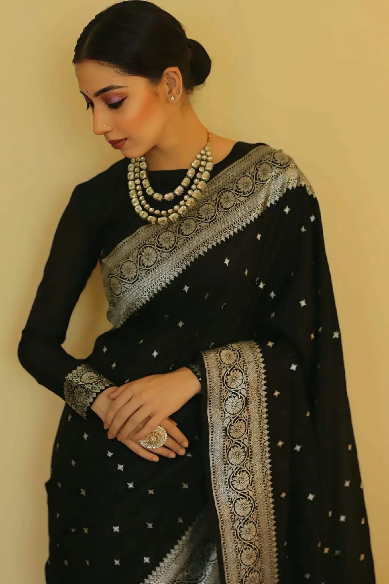 SHOWCASES STUNNING BLACK SAREE SILVER EMBROIDERED