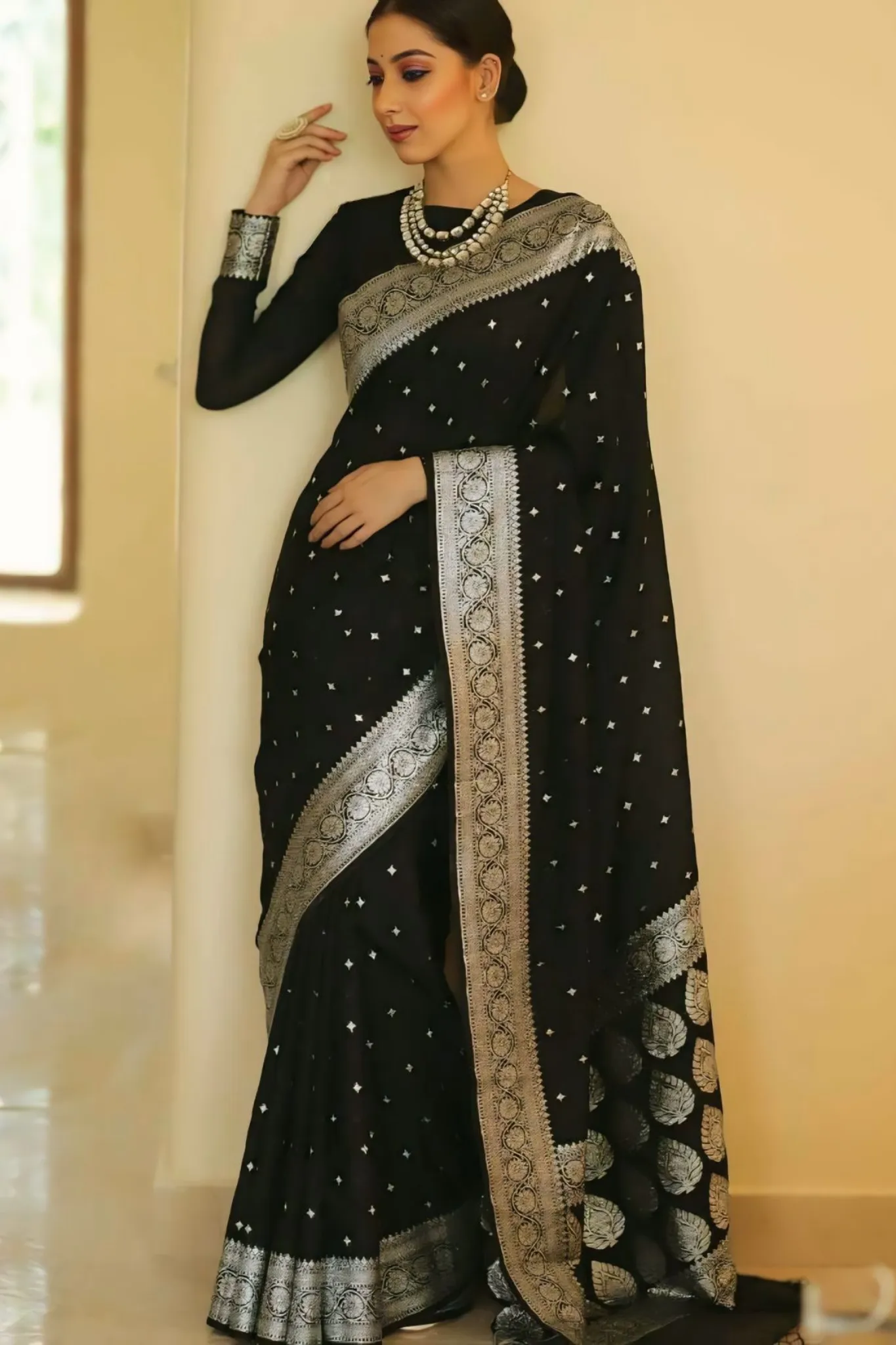 SHOWCASES STUNNING BLACK SAREE SILVER EMBROIDERED
