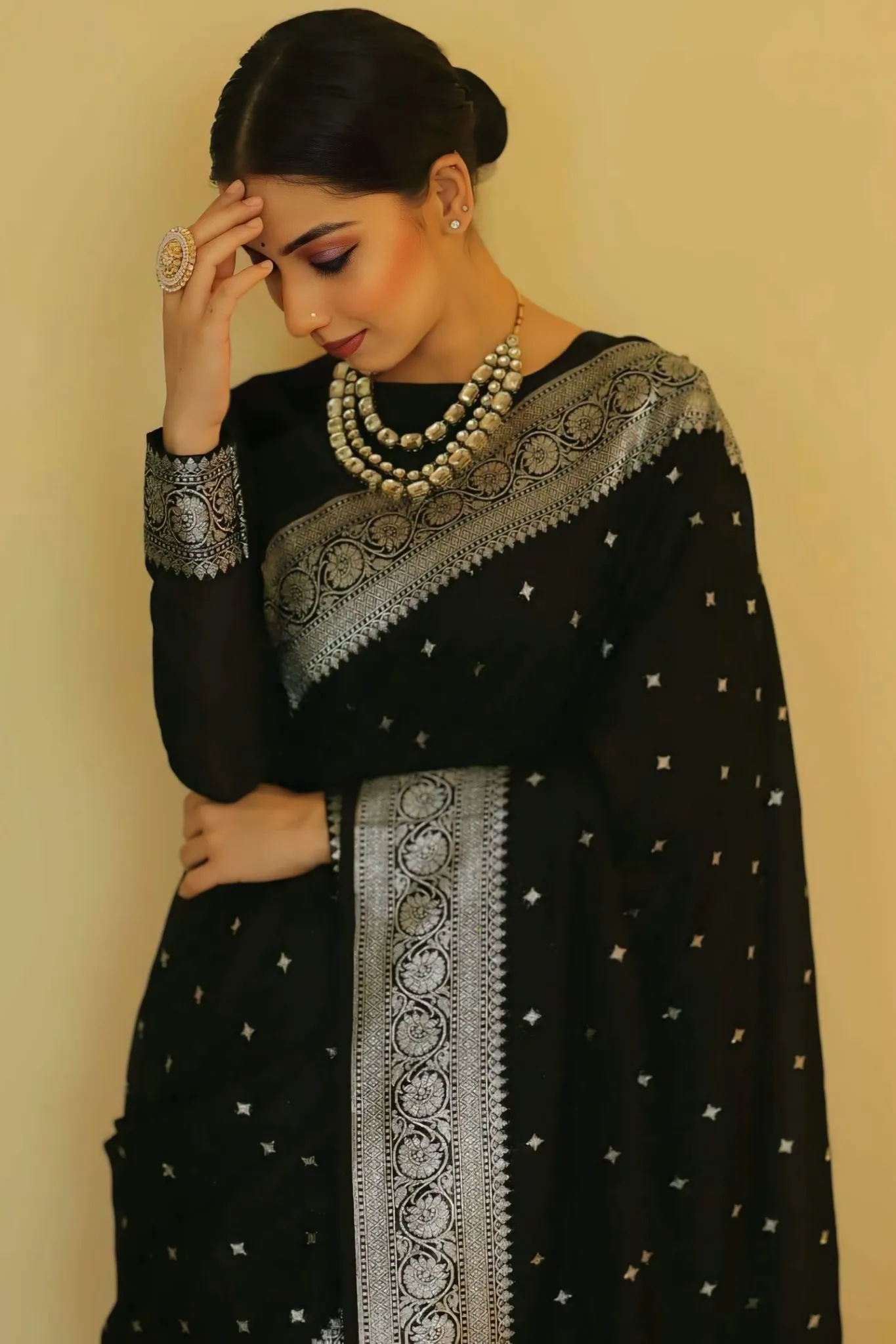 SHOWCASES STUNNING BLACK SAREE SILVER EMBROIDERED