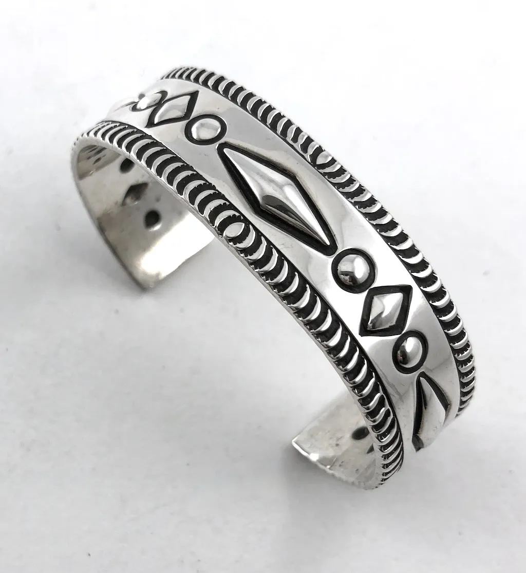 Sleek & Chic<br>By Rydel Curtis