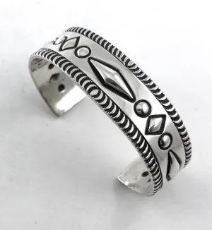 Sleek & Chic<br>By Rydel Curtis